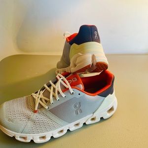 On Cloudflyer Men’s size 10.5 Grey & Orange tennis shoe